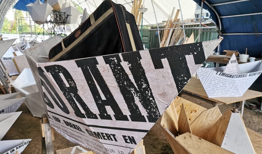 Een van de bootjes die op de wagen komt.