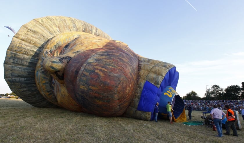 Een enorme Vincent van Gogh-ballon was vorig jaar de publiekstrekker op het Ballonfestival in Grave.  
