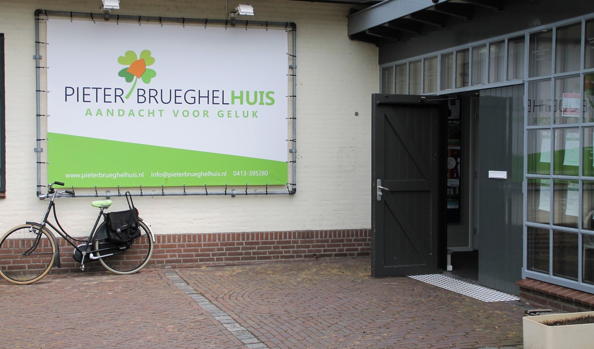 In het PieterBrueghelHuis staat de deur vaak open. 