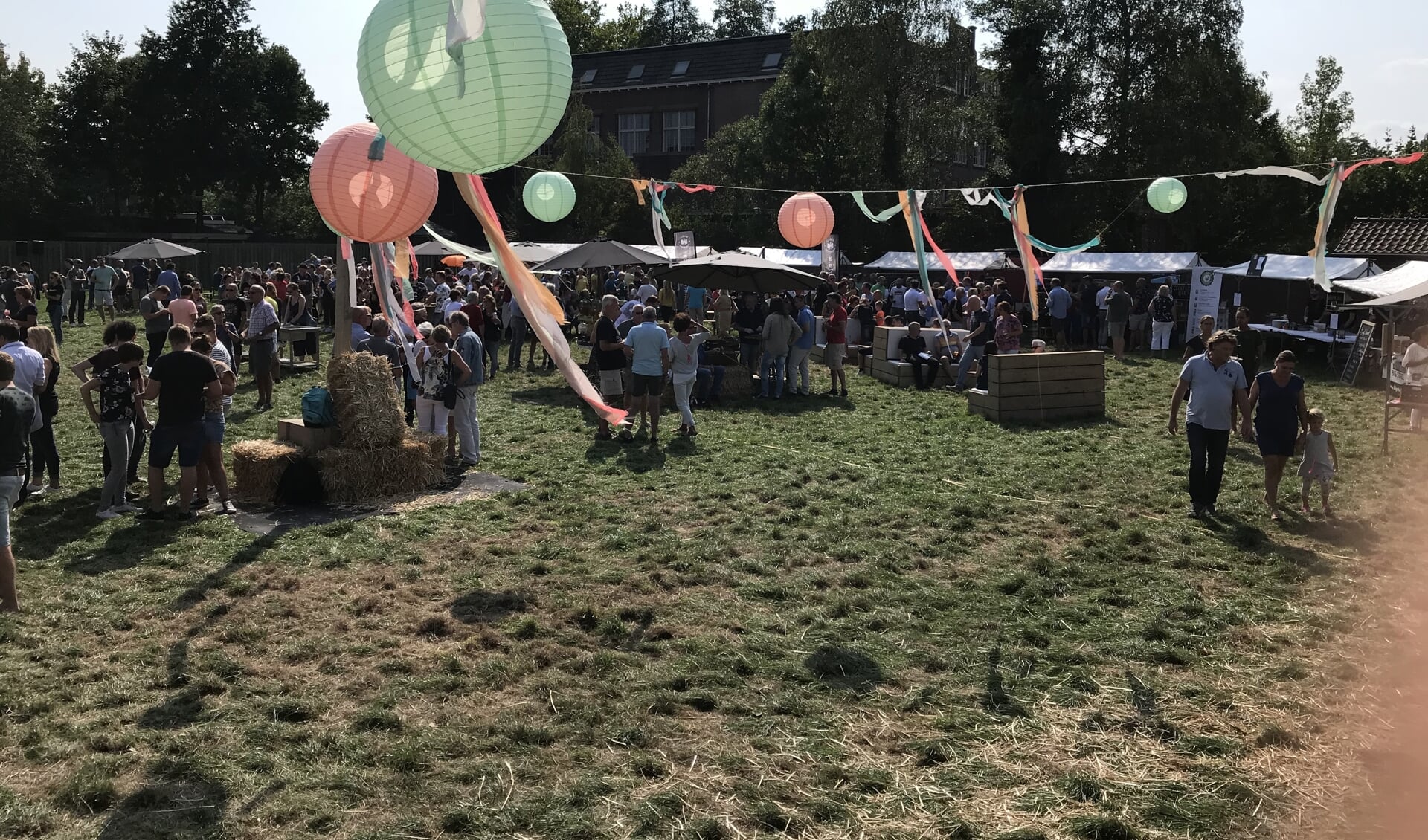 Sfeerbeeld van bierfestival PROEFLokaal in Cuijk in 2018.