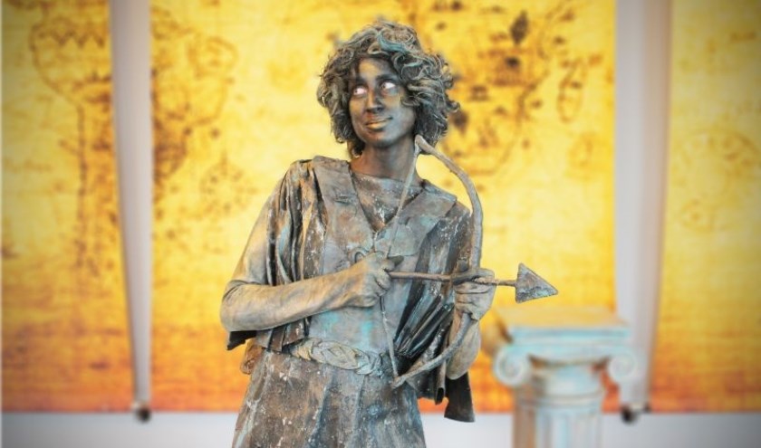 Cupido is aanwezig tijdens het Living Statues Festival.