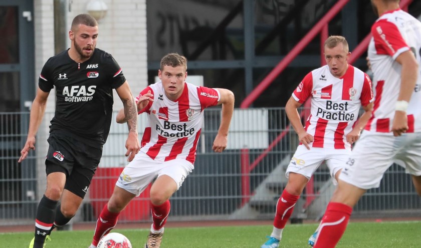 TOP Oss stelt teleur tegen Jong AZ. (Foto: Hans van der Poel)