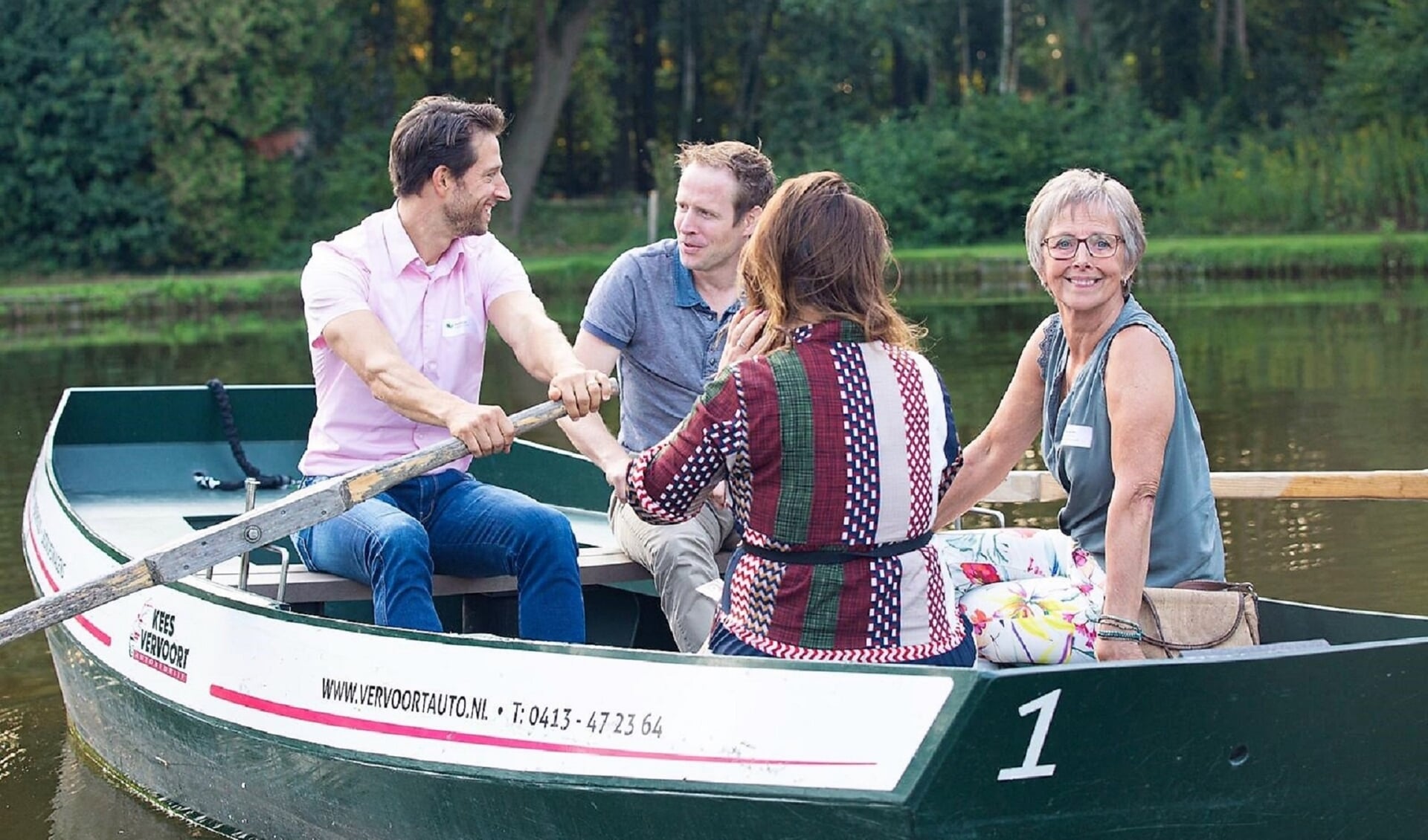 Tijdens de bijeenkomst konden de ondernemers in een roeiboot stappen voor een tochtje over het water.  