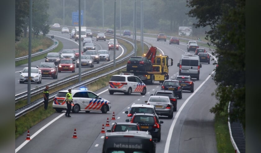 Lange file op de A73 bij Cuijk.