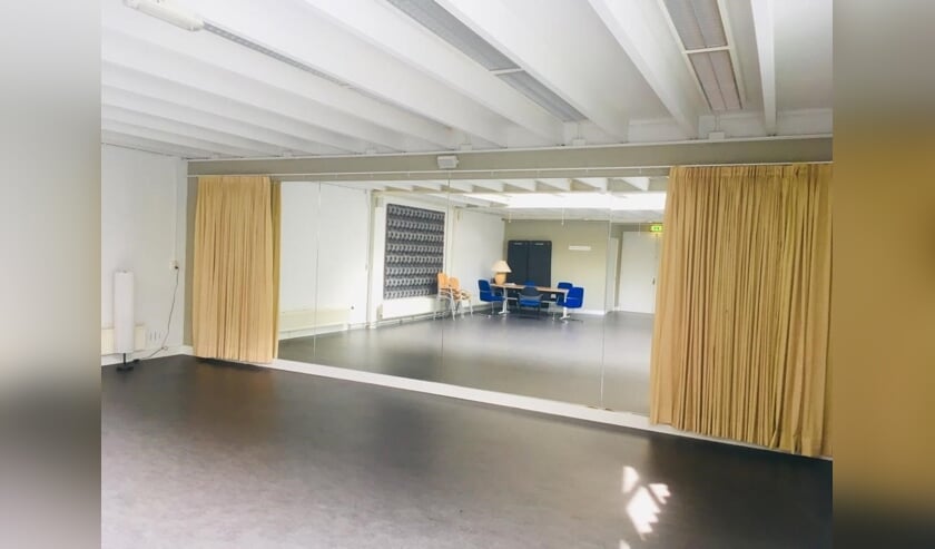 De spiegelwand in het PieterBrueghelHuis.