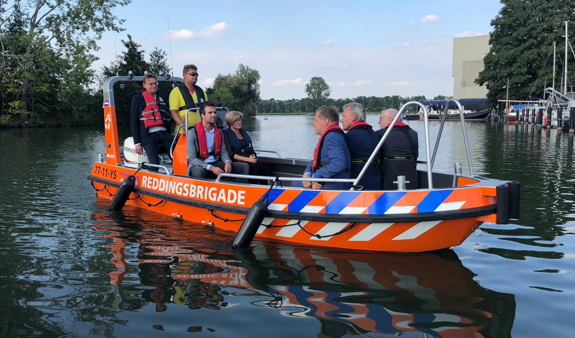 Burgemeesters dopen nieuwe reddingsboot Reddingsbrigade Erica 
