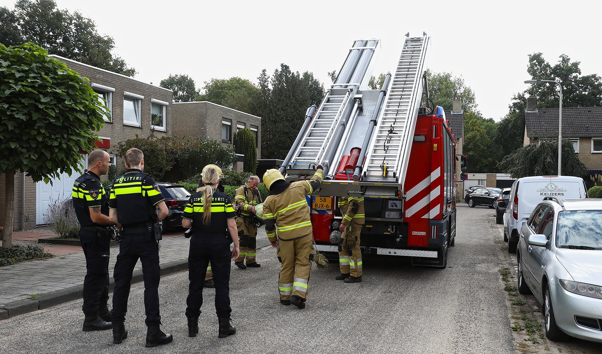 Brandweer opgeroepen voor keukenbrand in Professor Oudstraat. (Foto: Gabor Heeres / Foto Mallo)