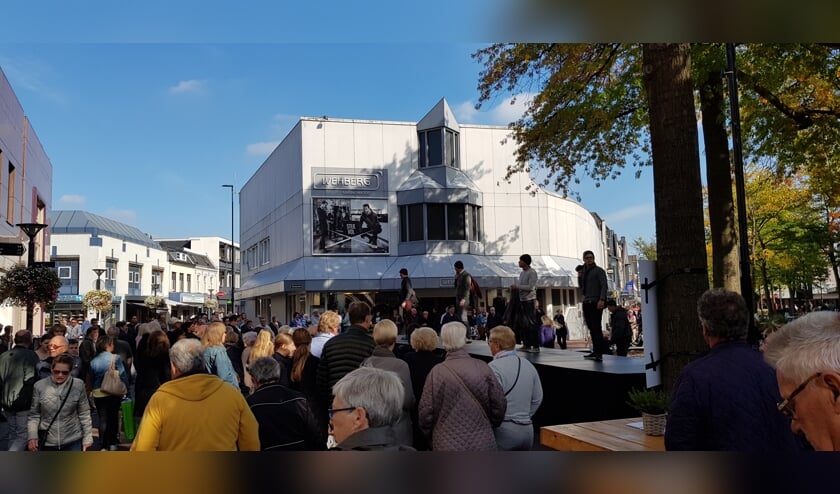 Modeshows in het Osse centrum.