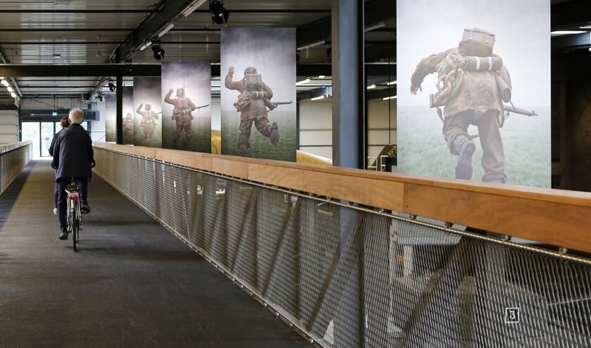 De fietsbrug in het Oorlogsmuseum is geopend.