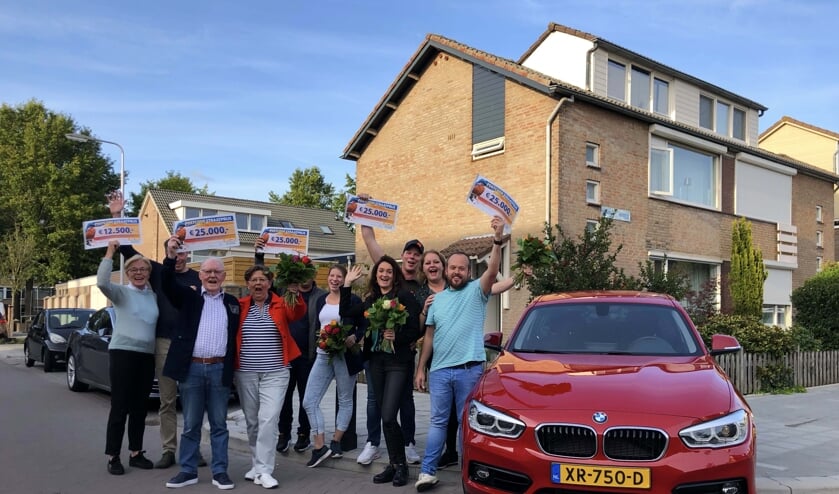 Winnaars uit Oss. Fotocredits Postcode Loterij