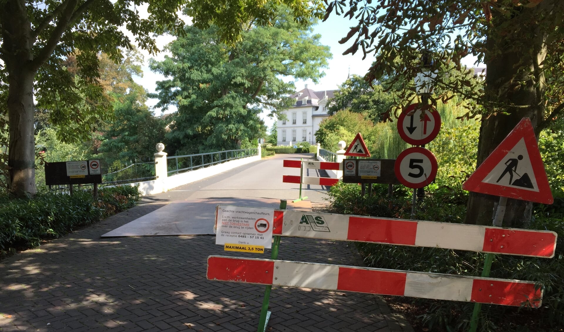 De toegangsbrug bij Sint Anna in Boxmeer.