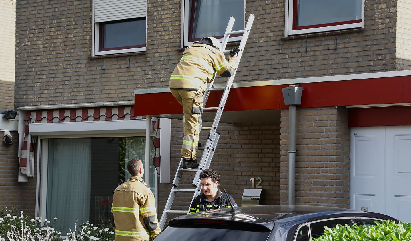 Brandweer opgeroepen voor keukenbrand in Professor Oudstraat. (Foto: Gabor Heeres / Foto Mallo)