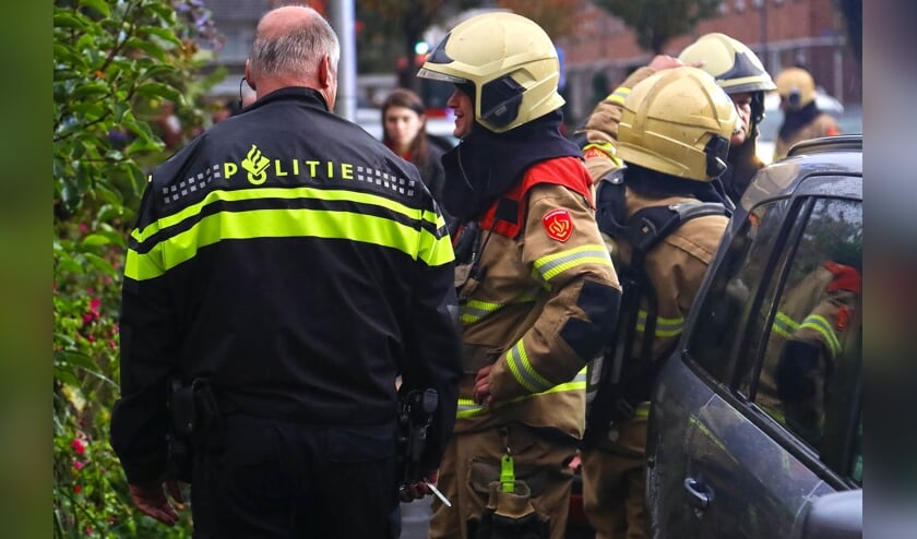 Brandweer opgeroepen voor brandje in woning Piersonstraat. (Foto: Gabor Heeres / Foto Mallo)