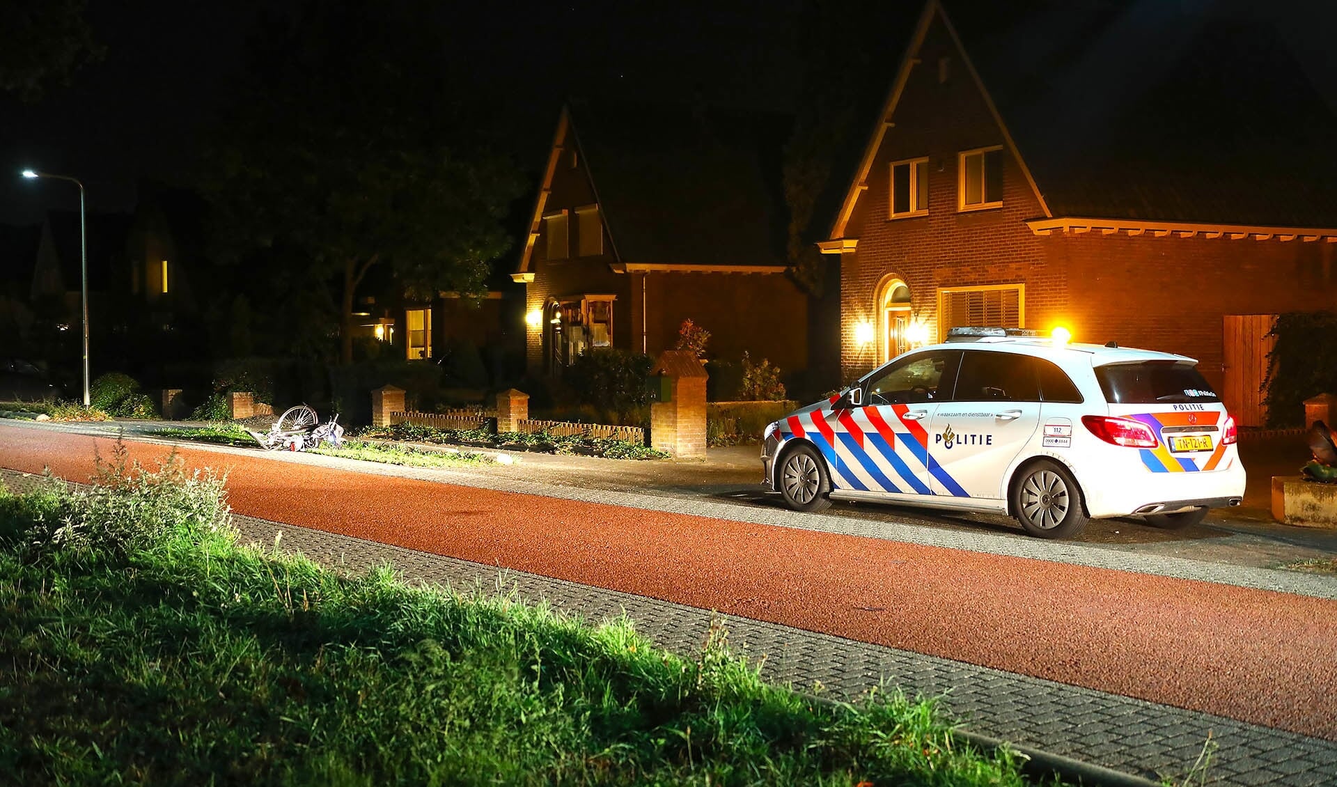 Fietser ernstig gewond bij ongeval op Hescheweg. (Foto: Gabor Heeres / Foto Mallo)