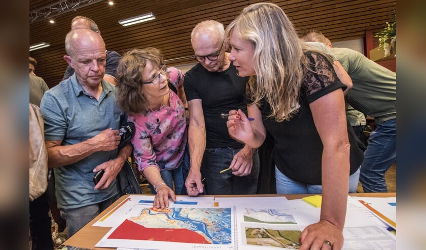 Inloopavond van het Waterschap Limburg over de Lob van Gennep in Ven-Zelderheide.