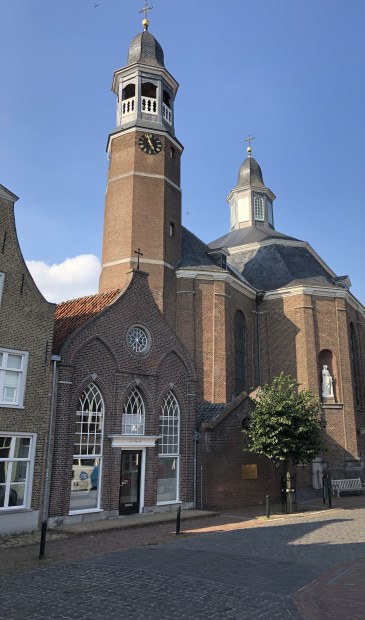 De Luciakerk in Ravenstein.