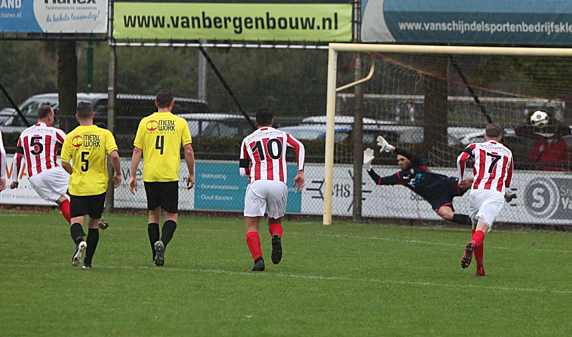 De 1-0 van Frank van Herpen (5) voor Nooit Gedacht