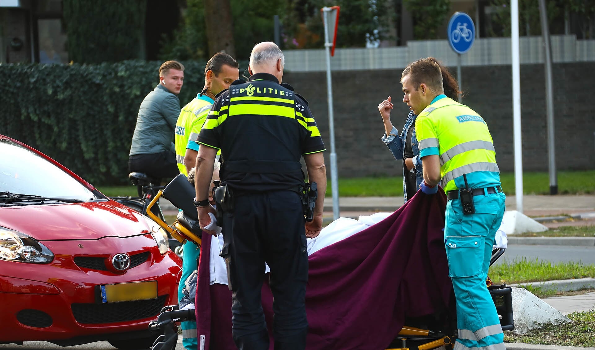 Opnieuw ongeval op kruising Wethouder van Eschstraat / Zonnebloemstraat. (Foto: Gabor Heeres / Foto Mallo)