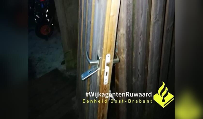 De poort in de Wagenaarstraat. (Foto: Instagram wijkagenten Ruwaard)