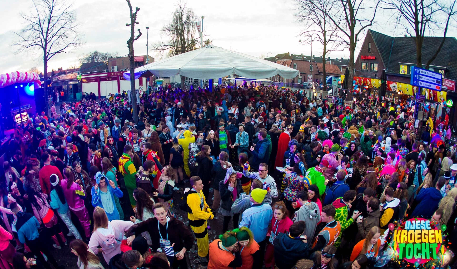 Een bomvol en gevarieerd programma in het centrum van Uden op carnavalszaterdag.
