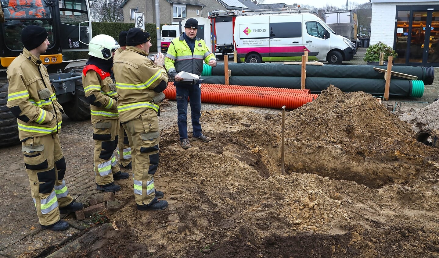 Brandweer opgeroepen voor gaslek in Braakstraat. (Foto: Gabor Heeres, Foto Mallo)