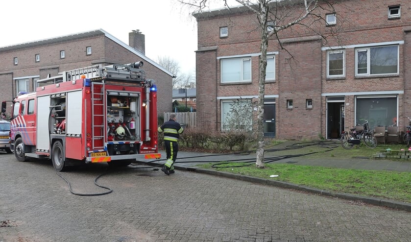 FoWoningbrand in de Schadewijkstraat. (Foto: Charles Mallo, Foto Mallo)