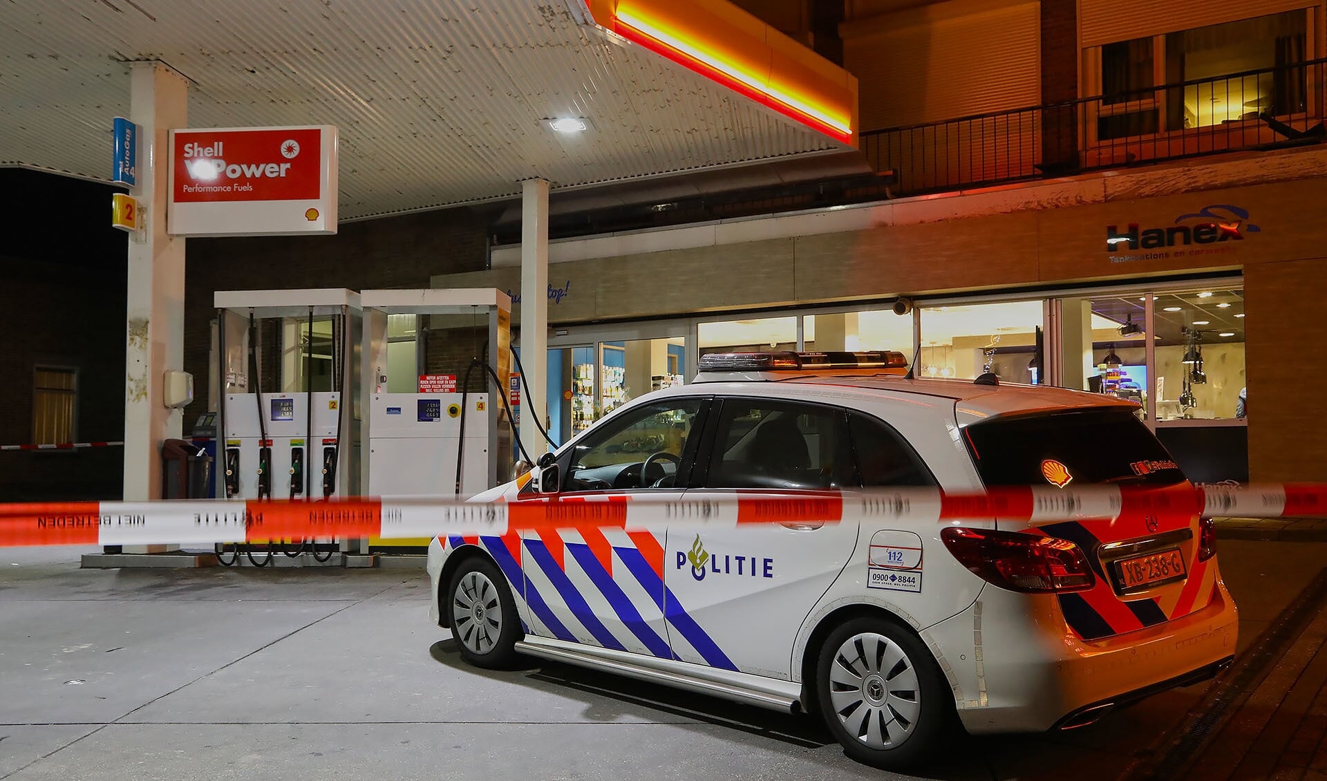 Politie onderzoekt overval in Berghem. (Foto: Gabor Heeres, Foto Mallo)
