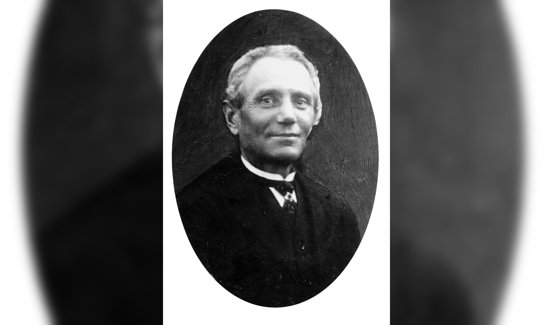 Gerard Hermsen, 1853-1925, uit Ottersum “in het Veen”. Bekend als Stienekes Grad. Waar kwam die naam vandaan? Dat kunnen we uitzoeken.