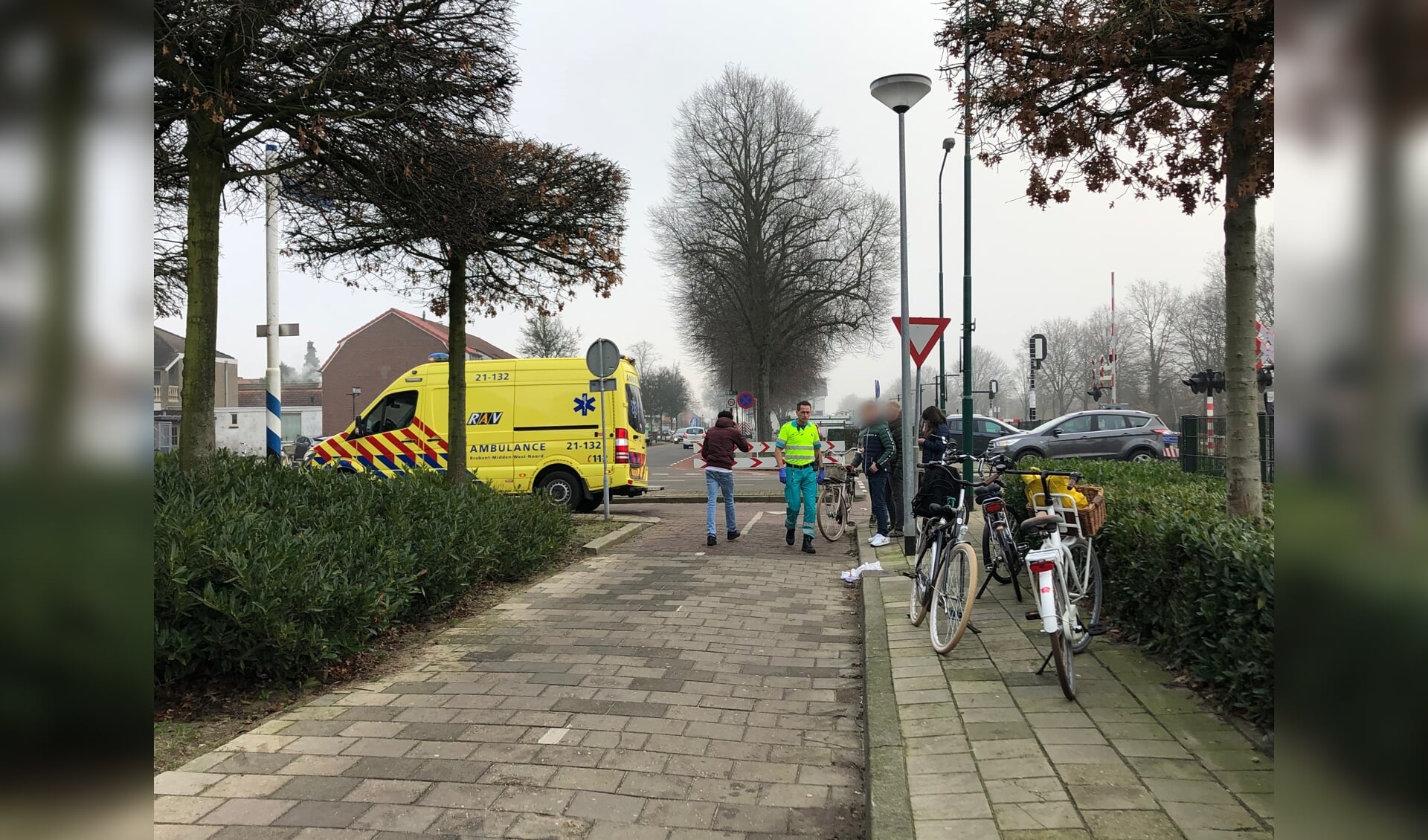 Op de Sint Anthonisweg in Boxmeer is een aanrijding geweest tussen een oudere man en een scholier.
