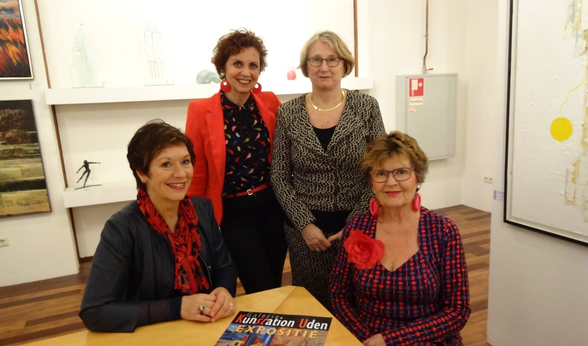 De deelneemsters aan de expositie vlnr: Hera, Yvonne, Anne-Mieke en Leny. (foto: Ankh van Burk)