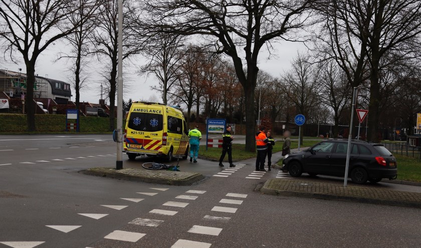 Fietser gewond bij aanrijding in Molenhoek.