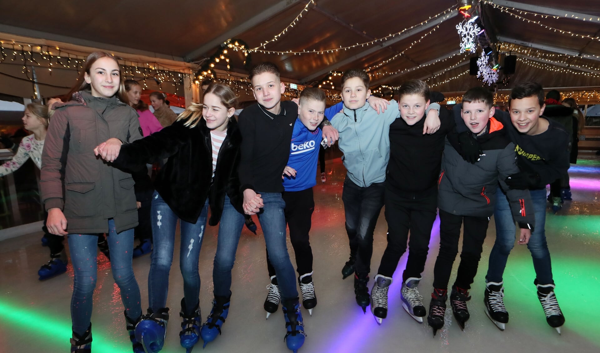 Jeugd op de schaatsbaan van Winterland Oss. (Archieffoto: Hans van der Poel)