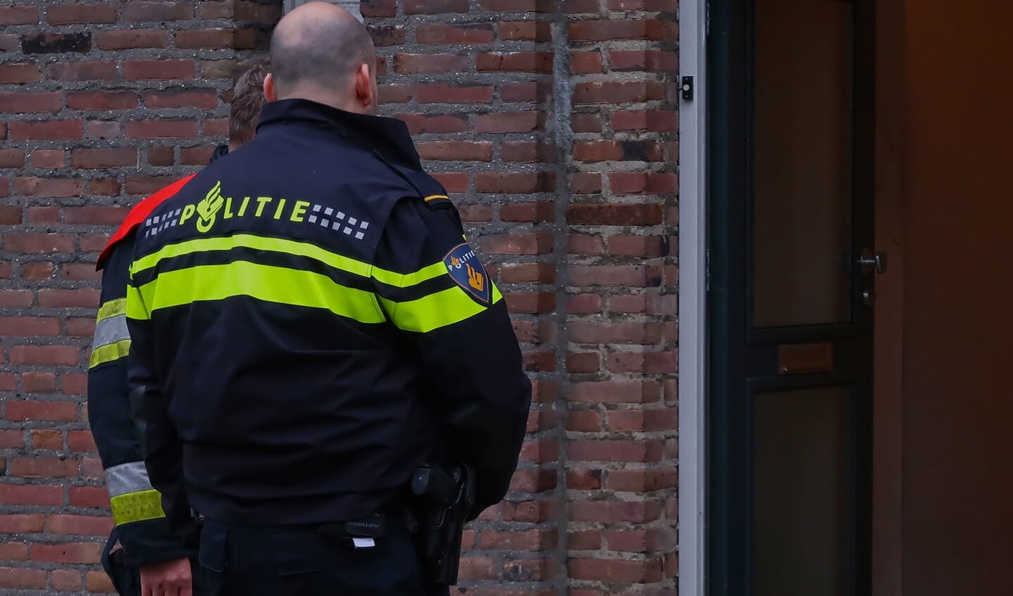 Opnieuw brand bij woning aan Schadewijkstraat. (Foto: Gabor Heeres, Foto Mallo)