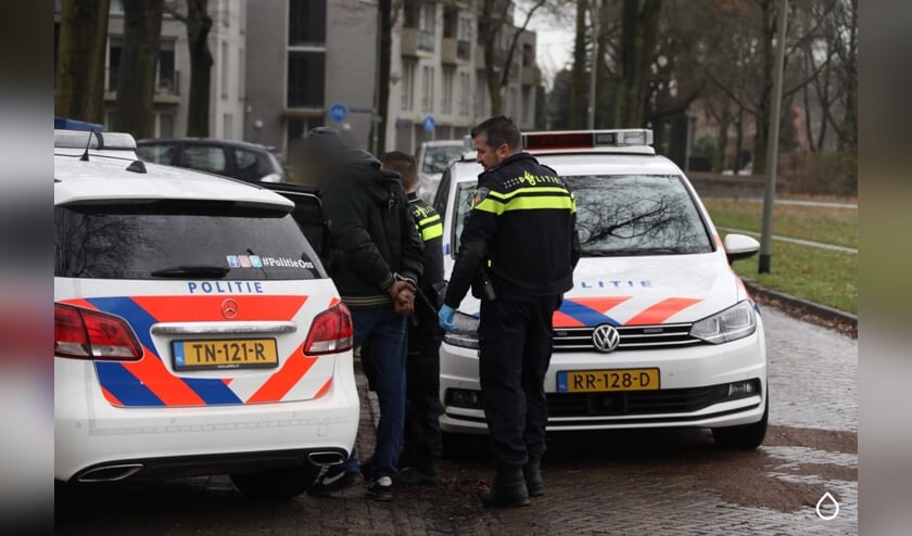 Arrestatie in Zwaluwstraat na poging tot inbraak. (Foto: Gabor Heeres, Foto Mallo)