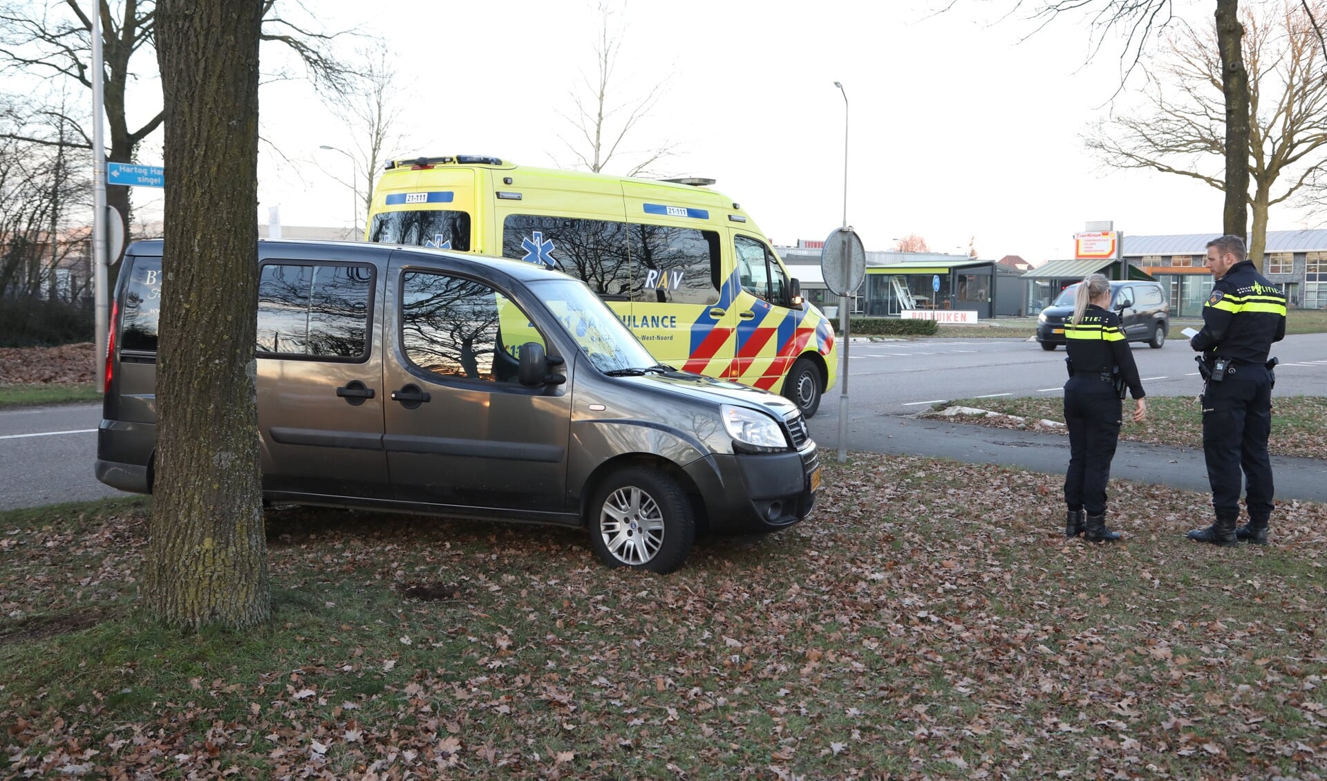 Gewonde bij ongeval op Hartog Hartogsingel. (Foto: Gabor Heeres / Foto Mallo)