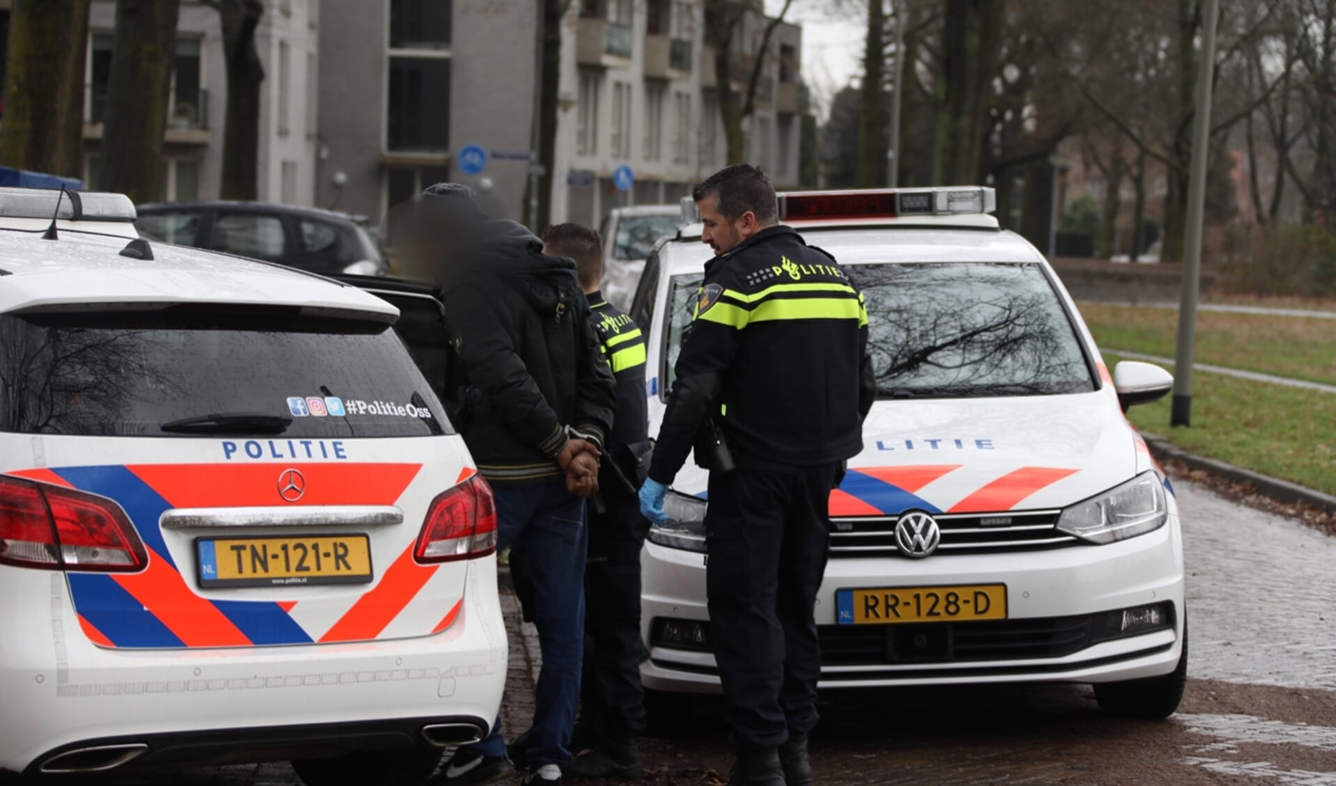 Arrestatie in Zwaluwstraat na poging tot inbraak. (Foto: Gabor Heeres, Foto Mallo)