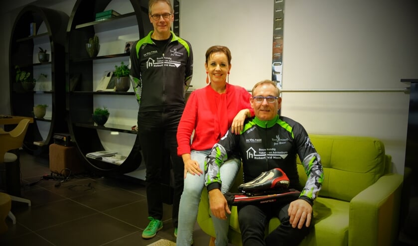 Robert van der Ham, Lisette de Ruiter en Evert de Ruiter nemen komende week deel aan de Alternatieve Elfstedentocht op de Weissensee.