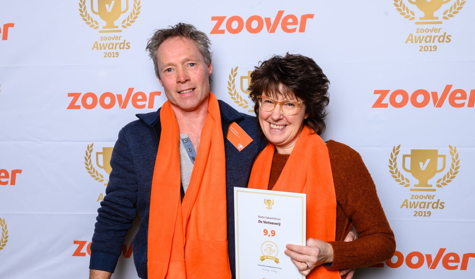 Henk en Belinda Fleuren van De Vertoeverij tijdens de uitreiking van de Zoover Awards.