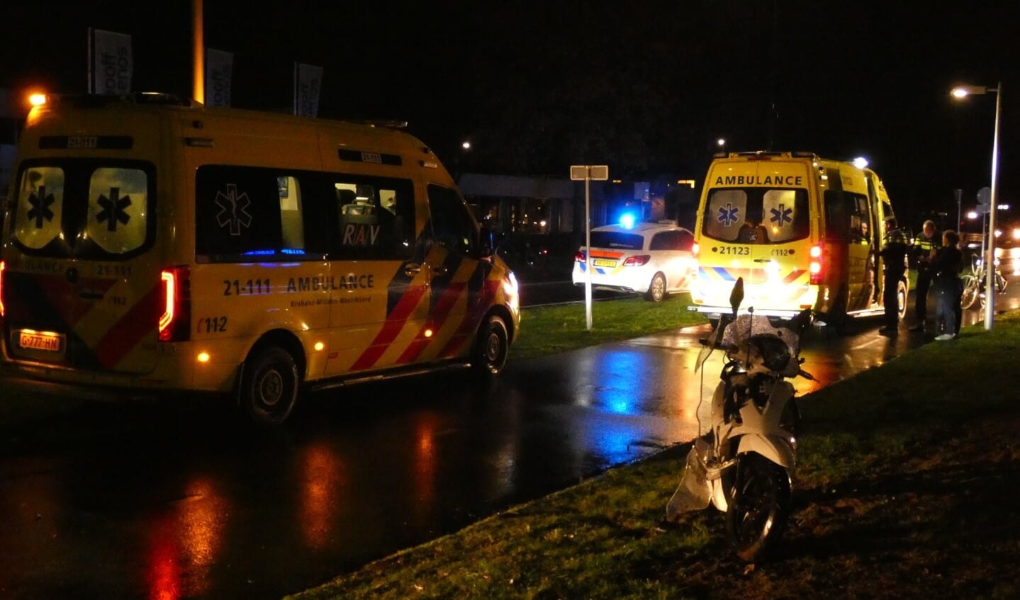 Twee gewonden bij ernstig ongeval op Gasstraat-Oost. (Foto: Thomas)