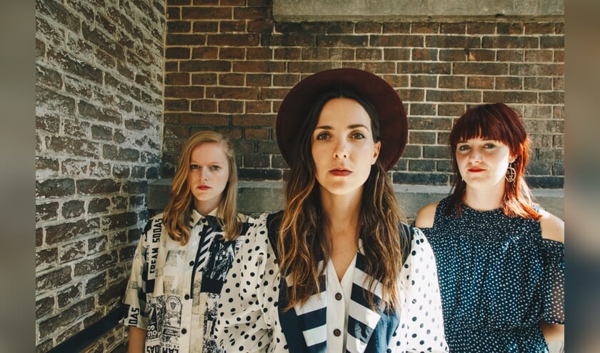 You, Me & The Other Folks brengt zondag 26 januari in Cuijk dromerige folkpop met akoestische gitaren en viool ten gehore.