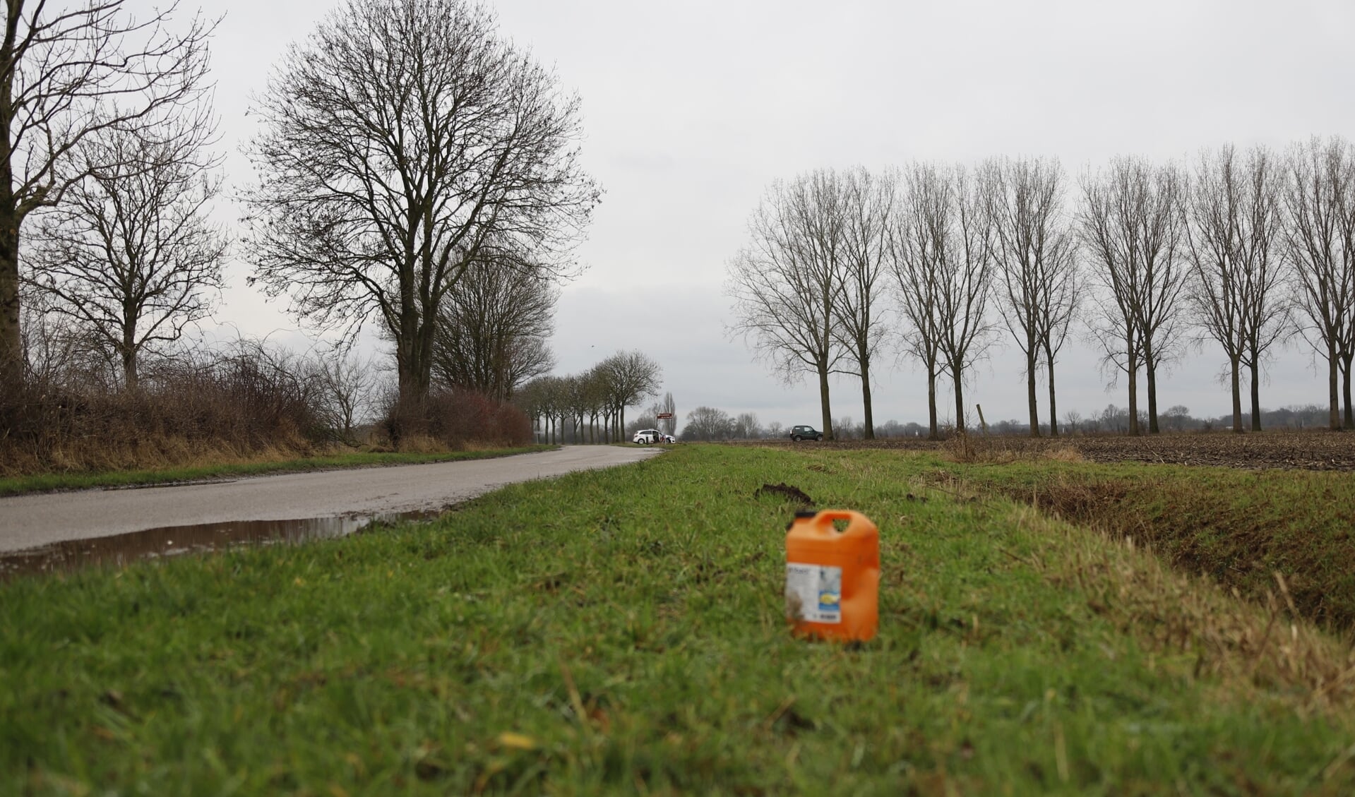 Drugsafval gedumpt op Stuwweg in Heijen.