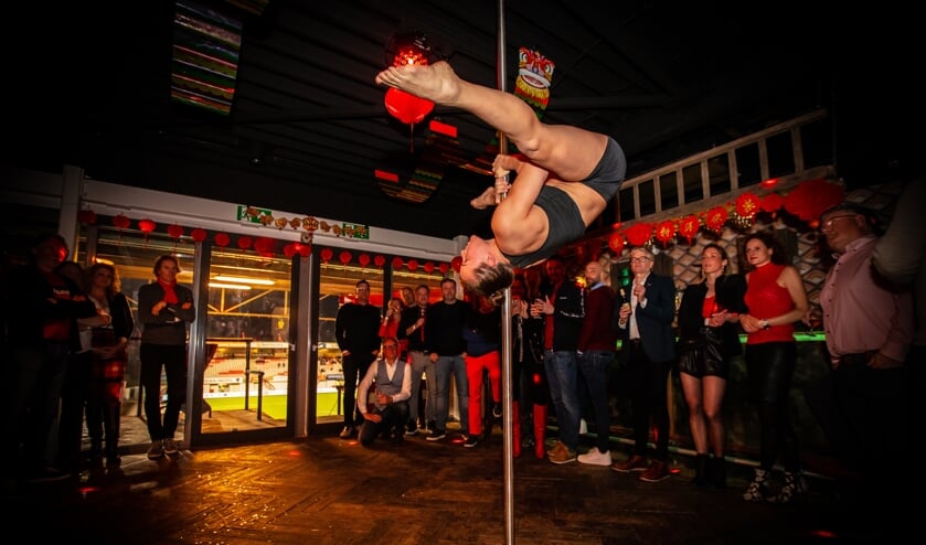 Paaldansen in de skybox van The Young Ones. (Foto: Artografy, Agnes Keijzers)