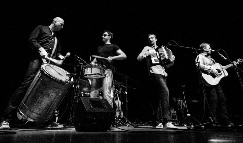 The Simon & Garfunkel Revival Band & Strings.
