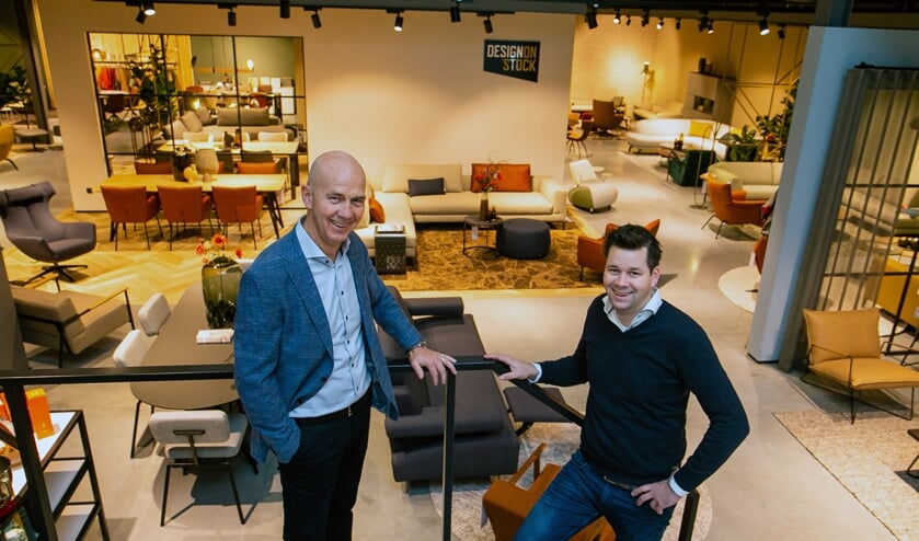 <p>Ad en Ruben in de winkel. (foto: Ad van de Graaf)</p>