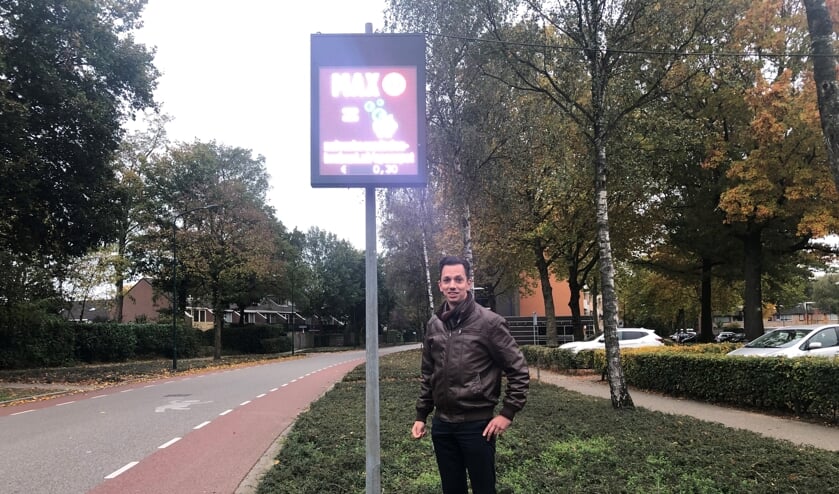 <p>Wethouder David Sölez opende dinsdag de nieuwe, belonende snelheidsmeter.</p>