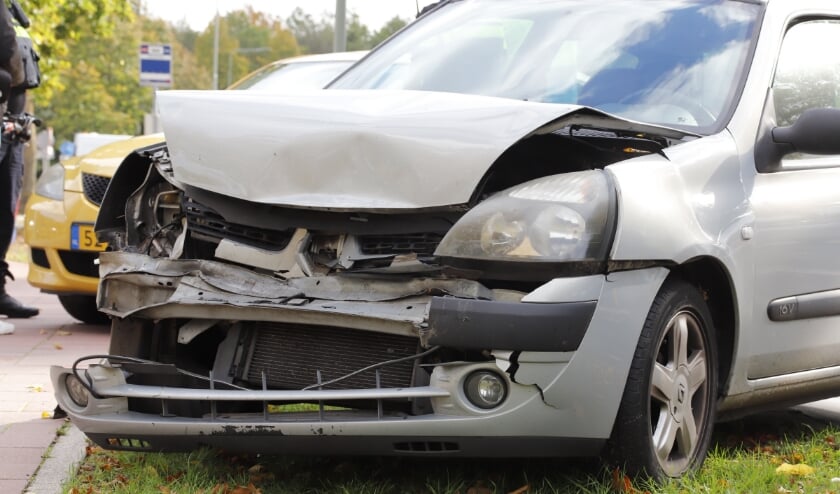 <p>De achterop gebotste auto liep meer schade op dan de gele Mazda. </p>
