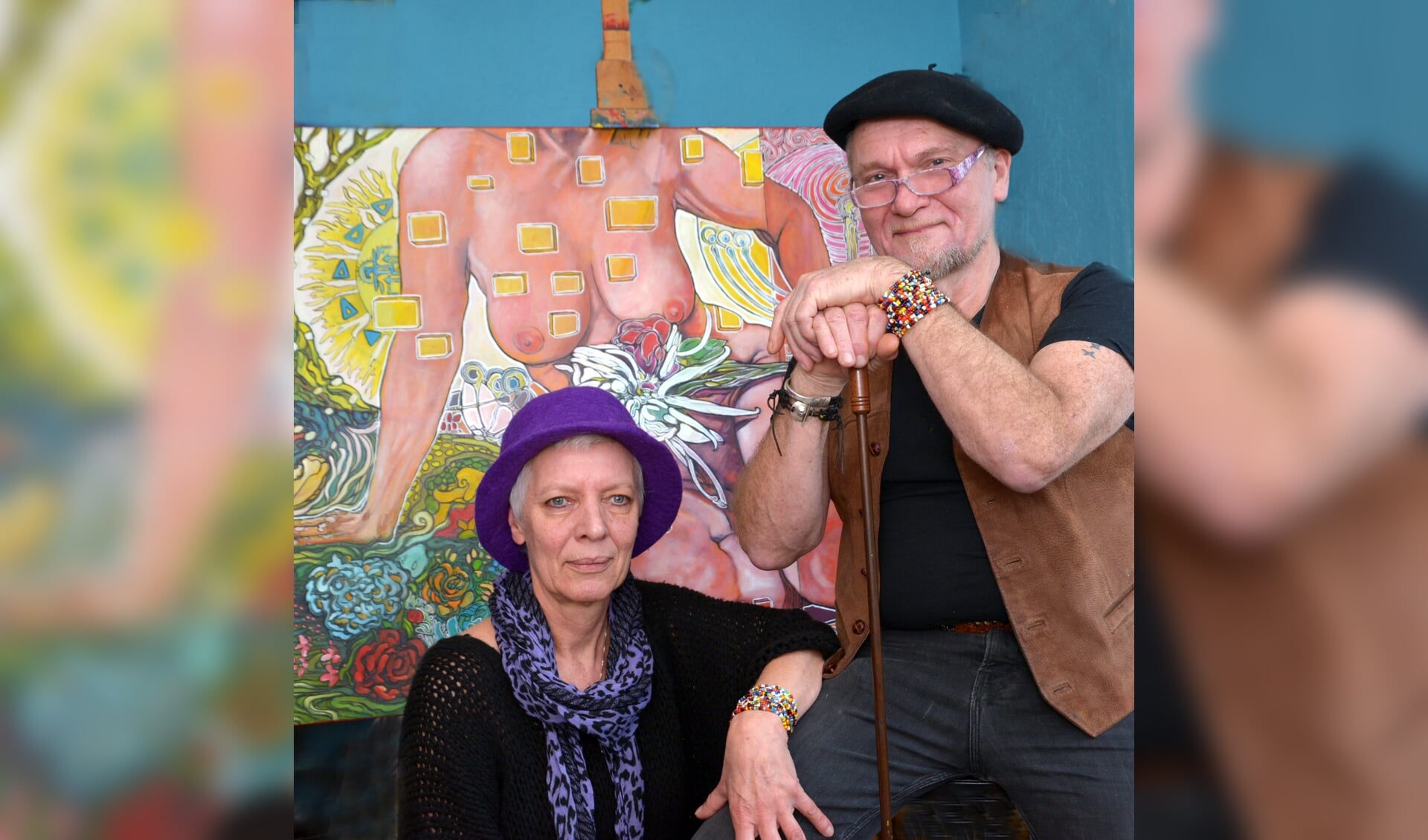 Frans en Olga bij één van Frans' kunstwerken. (foto: Henk Lunenburg)