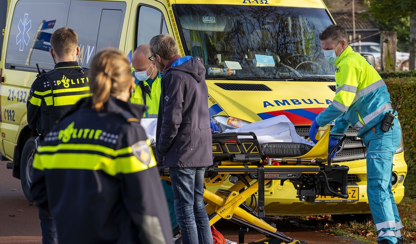 Fietsster gewond bij ongeval in Geffen. (Foto: Gabor Heeres, Foto Mallo)