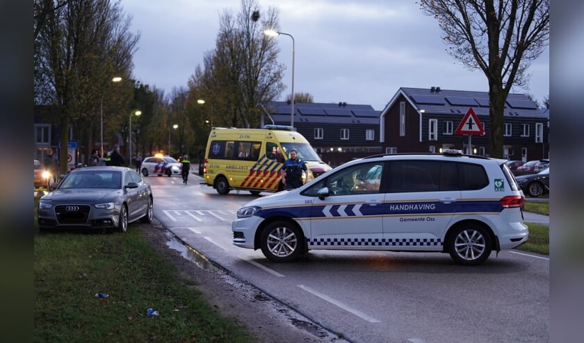 Fietser gewond bij ongeval op Macharenseweg. (Foto: Gabor Heeres, Foto Mallo)
