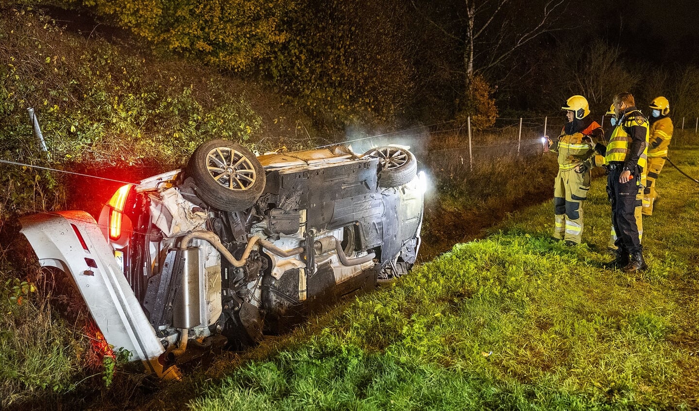 Twee mannen gewond bij ongeval bij knooppunt Paalgraven. (Foto: Gabor Heeres, Foto Mallo)